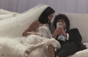 El esposo de Selena Gomez, Benny Blanco, comparte la selfie de la cama después de la boda