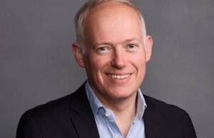 Elevar los nombres financieros de la producción de autos de Charles como nuevo CEO