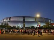 Los amigos de Charlie Kirk elogian la fe del activista conservador asesinado en Memorial – The Mercury News