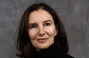 Denise Parkinson se une a la variedad en el papel de empresas senior