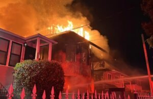 Las tripulaciones luchan contra tres alarmas en casa en Oakland