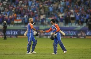 Ind vs Pak: los jugadores de la India saltan manijas de mano con Pakistán después de la victoria de Super Four