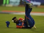 Asia Cup 2025: Axar Patel sufre una lesión en la cabeza durante el juego de Omán, dudoso por el shock paquistaní