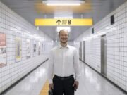 Un hombre se pierde en un laberinto en una adaptación de un juego de mínimo completo