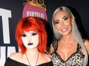 Farrah Abraham reacciona al alabanza de los fanáticos después de que la niña lanza una mirada atrevida