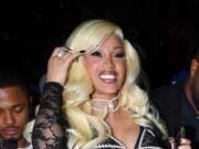 La tarjeta de la tarjeta embarazada se vuelve real en el parto: “Divido”