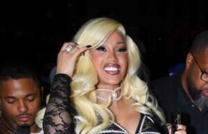 La tarjeta de la tarjeta embarazada se vuelve real en el parto: “Divido”