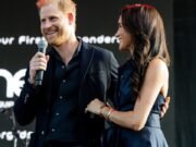 El príncipe Harry encuentra a Meghan Markle después de la visita del rey Carlos