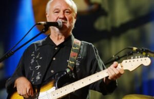 Sonny Curtis, escritor de “Fough the Law”, tema Mary Tyler Moore, muere