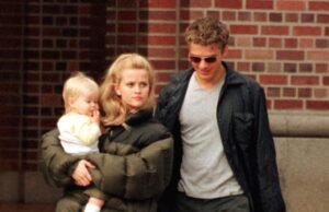 Reese Witherspoon comparte desafíos como una madre joven en Hollywood