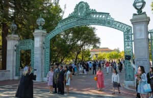 Los estudiantes, maestros y personal de la UC buscan al gobierno de Trump