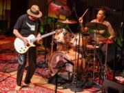 Carlos Santana actúa en un concierto en el Sfjazz Center en São Francisco