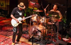 Carlos Santana actúa en un concierto en el Sfjazz Center en São Francisco