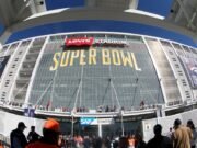 Goodell visite San Francisco para lanzar la cuenta regresiva del Super Bowl 60
