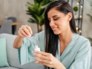 Los compradores mayores de 40 aman este tratamiento de línea fina “sin aguja”