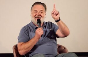 Russell Crowe se jacta de resistencia kryptoniana