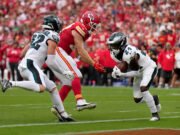 Travis Kelce en el cuarto trimestre de un giro de regreso a la intercepción contra los Eagles: “ Tengo que atrapar la pelota, y nos damos una oportunidad ”