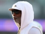 Deion Sanders elige el mariscal de campo inicial de Colorado a la semana 4, pero no revelará su elección