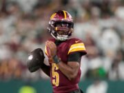 Jayden Daniels de los comandantes no jugará contra Raiders durante la semana 3, siempre recuperándose de la rodilla de la rodilla