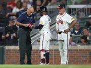 Bravos 2B Ozzie Albies deja la victoria sobre los nacionales con hueso fracturado en la mano izquierda