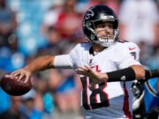 Kirk Cousins reemplaza a Michael Penix Jr. con Falconons abajo 27-0 contra Panthers