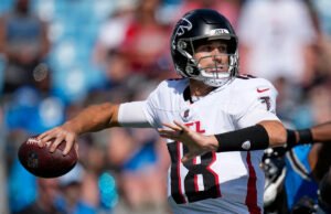 Kirk Cousins reemplaza a Michael Penix Jr. con Falconons abajo 27-0 contra Panthers