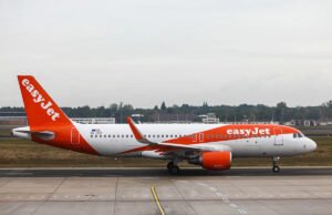 El vuelo de EasyJet asustó cerca de la señorita después de que otro avión de pasajeros vuela a 10 pies por encima de