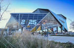 El formato futuro de los playoffs de fútbol americano universitario todavía está en el aire, mientras que los líderes de la Conferencia de Power reflejan nuevos grupos de trabajo