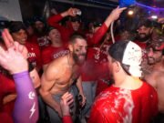 Filis reúne a los Dodgers en Thriller de entrada extra, Clinch NL East