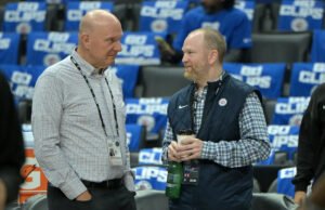 El presidente de los Clippers, Lawrence Frank, habla sobre los salarios “serios” de Kawhi Leonard, llama al propietario Steve Ballmer “honorable”