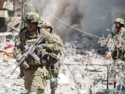 Un soldado israelí moderadamente herido por un disparo de élite en Hamas en la región de la ciudad de Gaza mientras la incursión se intensifica