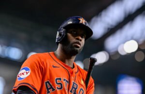 Serie All-Star Yordan Álvarez en el Ancelly donde se siente en el plato en casa durante el cruce crítico de Al West Race