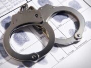 Las autoridades detienen al hombre de Millbrae sospechoso de acosar, arrojando esencia a una mujer