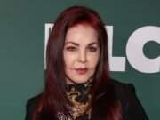 Priscilla Presley revela el ataque de camello casi mortal contra su Navarona