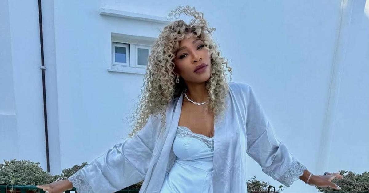 Serena Williams hace alarde de su figura con sensual lencería que hace las veces de traje de baño