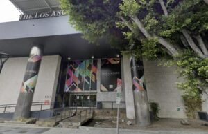 La película escolar continuó acusaciones de acreditación que involucran trabajos falsos