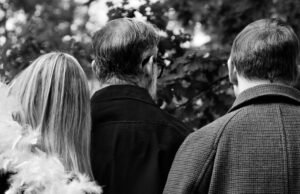 Saint Etienne sale con una explosión (y una gran fiesta) en el álbum final “International”