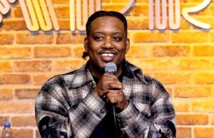 El actor CP, el hilarante presentador de Hot Mic, es un acto difícil de seguir