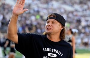 Theo von gana: DHS elimina el video que usó un clip cómico