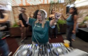 Café Con Reggaetón: Dentro del entusiasmo del Fête de la Fête du Café Latin