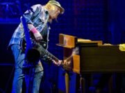 Neil Young Review: trae éxitos y preocupaciones al Hollywood Bowl