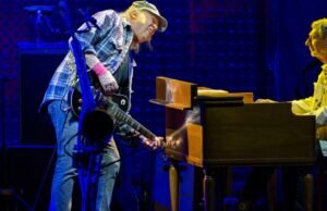 Neil Young Review: trae éxitos y preocupaciones al Hollywood Bowl