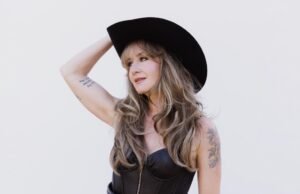 Desde ‘Hurtin’ (en la botella) ‘a la “mujer con cabeza dura”: la reinvención libre de alcohol del precio de la mosca