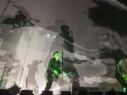 Revisión: En el foro, las uñas de nueve pulgadas evocan ira y temor. Ten miedo, los estadounidenses