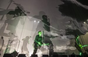 Revisión: En el foro, las uñas de nueve pulgadas evocan ira y temor. Ten miedo, los estadounidenses