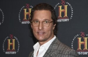 La madre de Matthew McConaughey tuvo que aprender a mantener información para sí misma