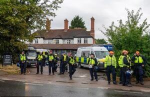 Shabana Mahmood acusada de “tomar partido contra la población local” en la disputa migratoria de Epping, mientras el consejo lanza un nuevo desafío legal para cerrar el hotel para solicitantes de asilo