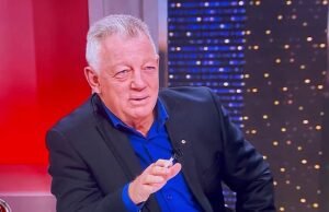 La leyenda del fútbol Phil Gould es transportada con urgencia al hospital con “problemas de salud importantes”