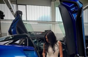 Las dos mujeres glamorosas que luchan en la carrera para dirigir la Fórmula 1: La ex Miss Bélgica anuncia una oferta de presidencia, mientras que su rival enfrenta acusaciones de sus fotos de bikini