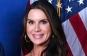 Una esposa glamorosa de un poderoso abogado actuó como la reina del camino en enormes momentos de SUV antes de Smash que dejó a una mujer, de 20 años, a su estado vegetativo.